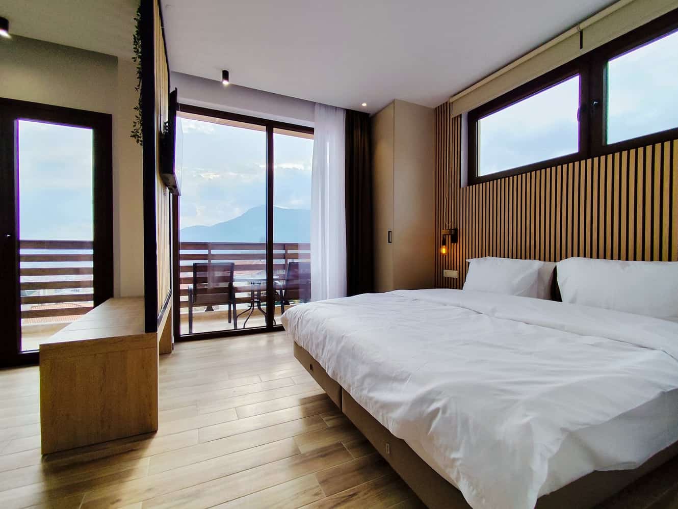 Meteora Gold and Glass suite with jacuzzi 2